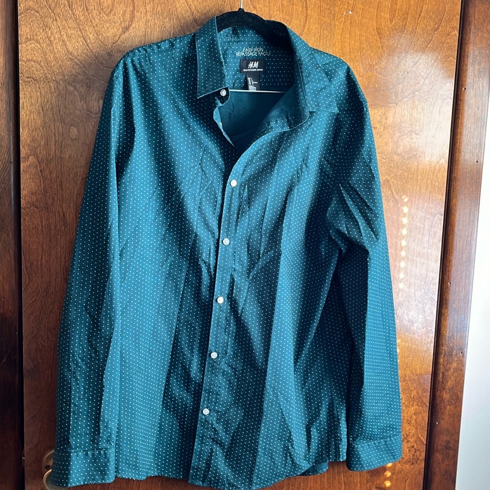 Men’s H&M slim fit, button-down shirt, size large forest green